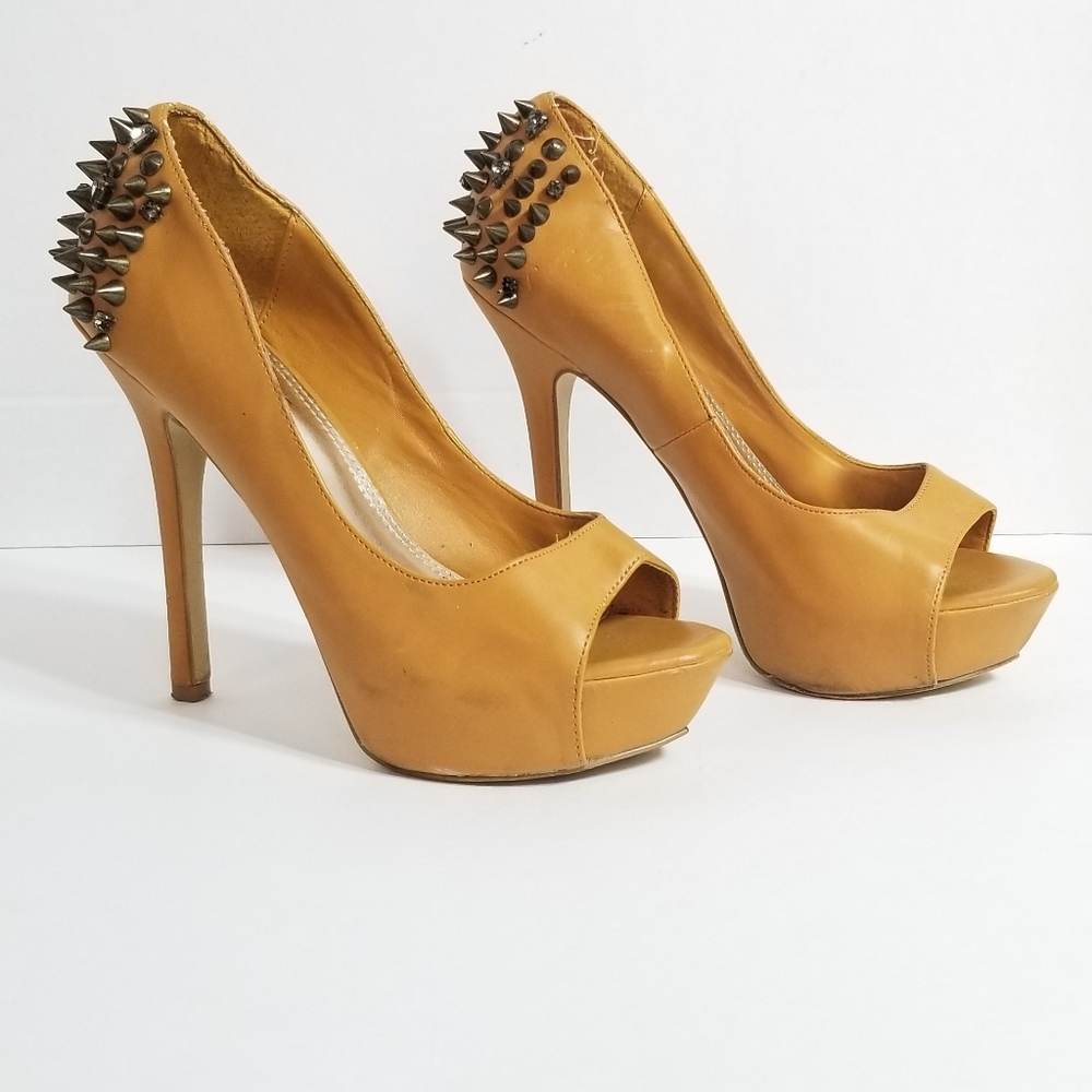 Bakers size 6.5 Spiked Platform Heels